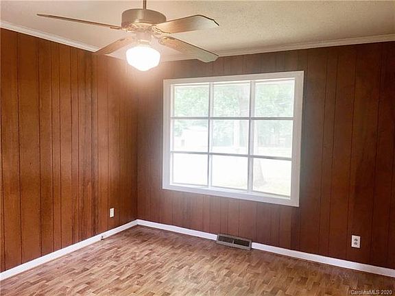 4th image of 2052 Montclair Dr