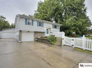 8230 Walnut Ln, Ralston, NE 68127