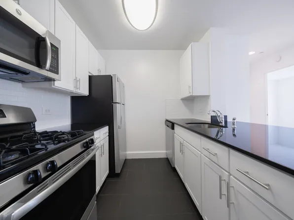 140 Riverside Boulevard image 8 of 28