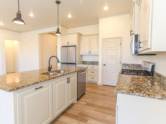 3rd image of 3310 Fenn St