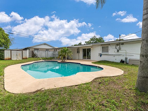 3rd image of 4960 Key Largo Dr W