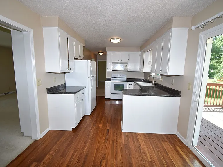 3049 Westchester Dr — Photo 7