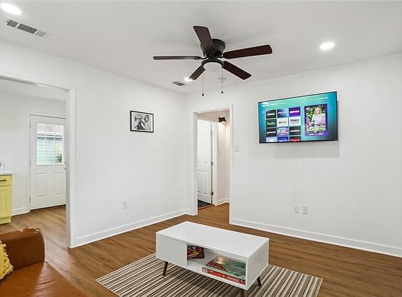 4th image of 6033 Baccich St