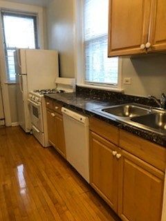 3rd image of 6738 N Lakewood Ave #6744-2
