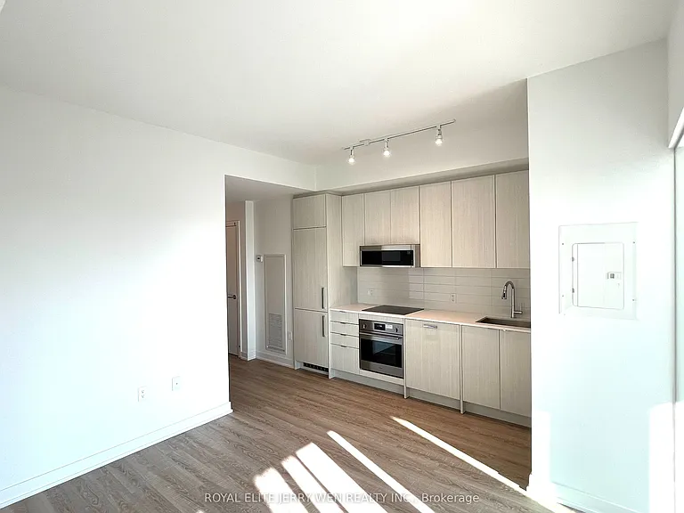 250 Lawrence Ave W #613 — Photo 3