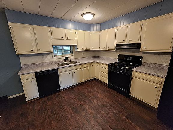 5th image of 900 E Esther St