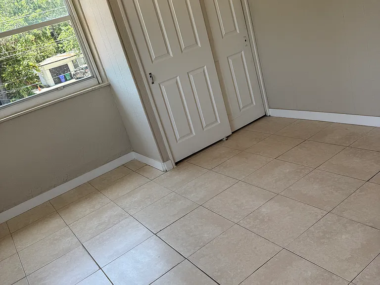 1422 NW 26th Ave — Photo 6