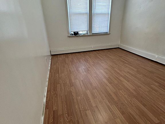 4th image of 124 Lake St APT 1