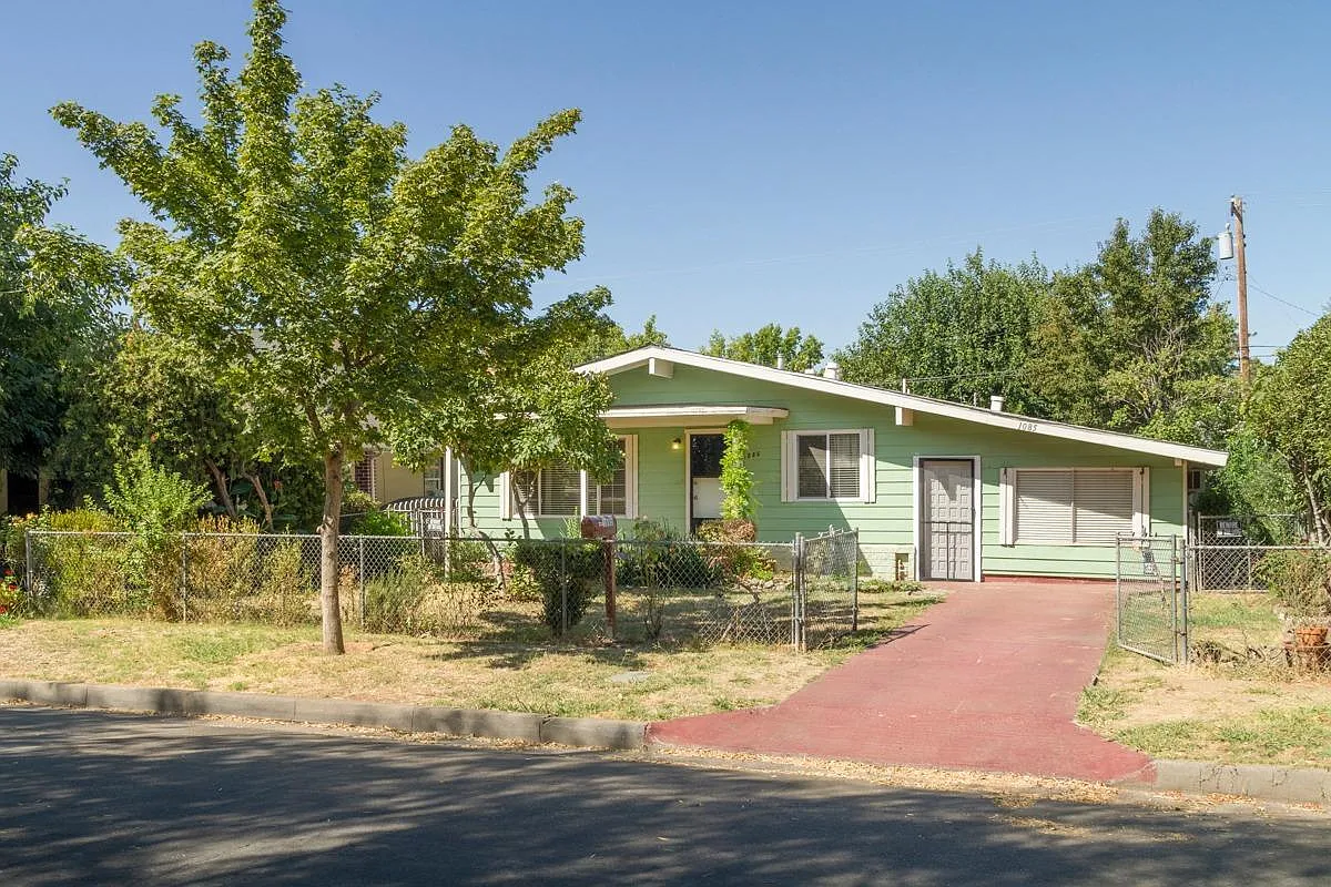 1085 Kentucky St photo 1