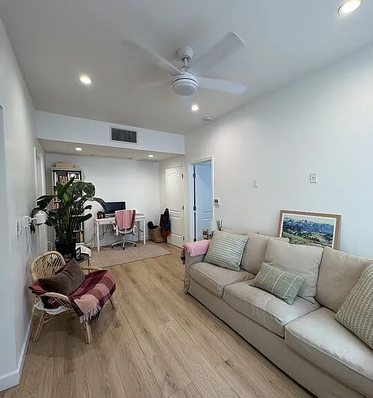 816 1/2 N McCadden Pl — Photo 3