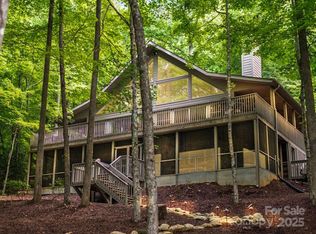 147 Roundabout Rd, Lake Lure, NC 28746