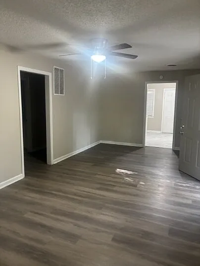 4 bed, 2.0 bath, 1500 sqft, $1,450 — Photo 3