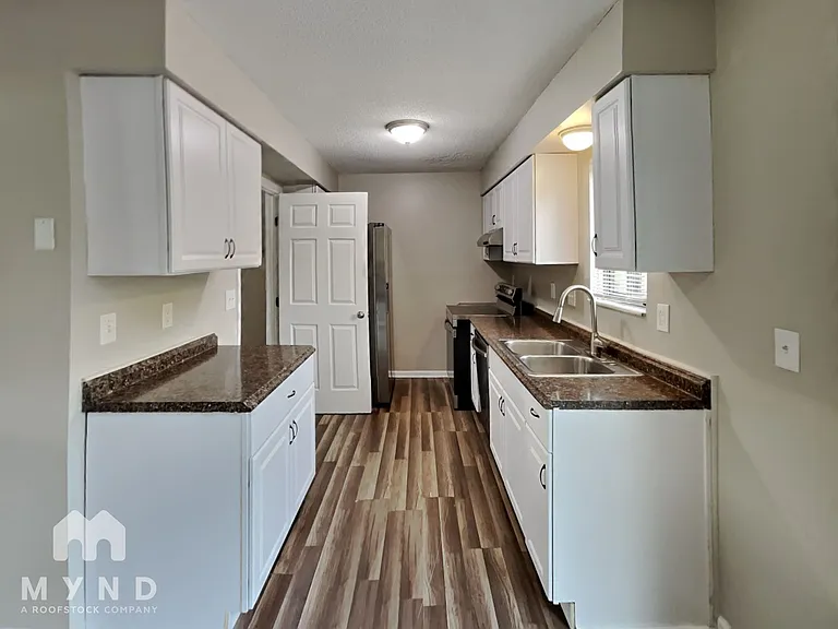 3035 Falcon Bridge Dr — Photo 2