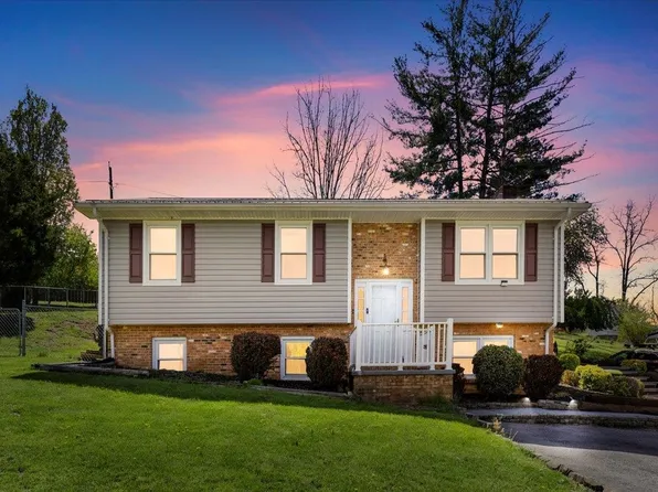 1512 Westwood Dr, Pulaski, VA 24301