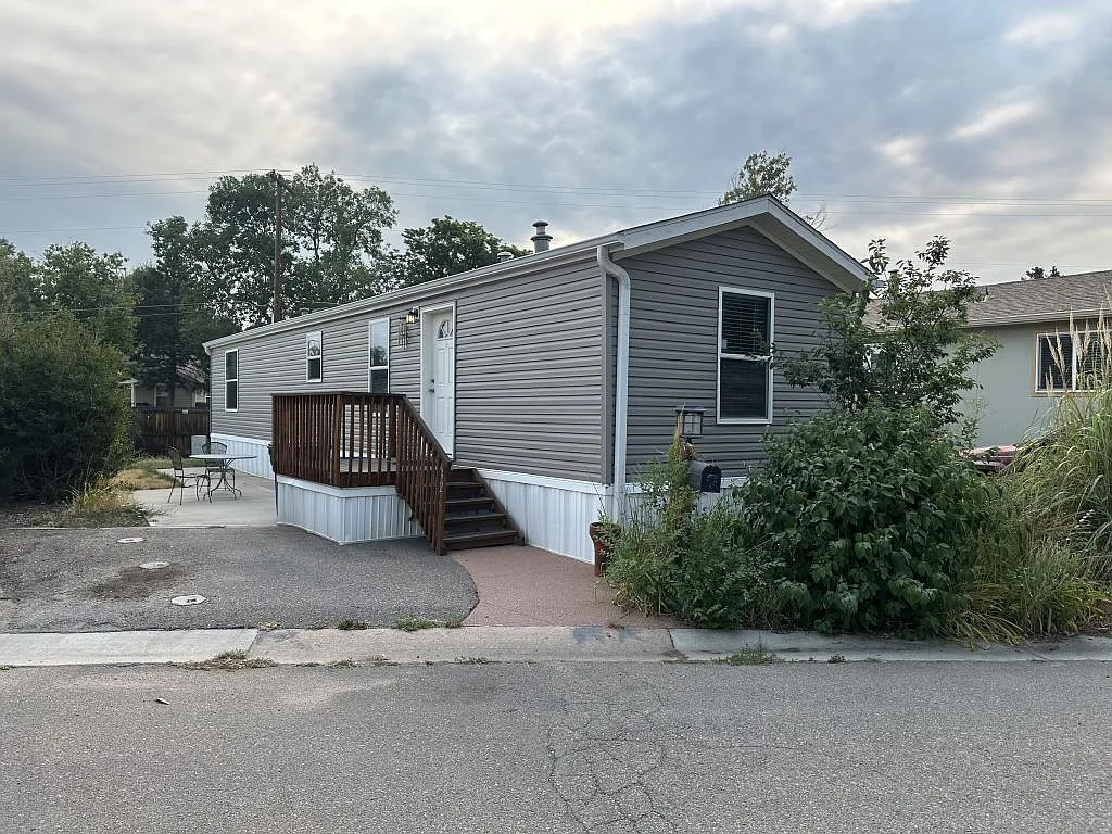 2 bed, 1.0 bath, 784 sqft, $1,595 — Photo 2
