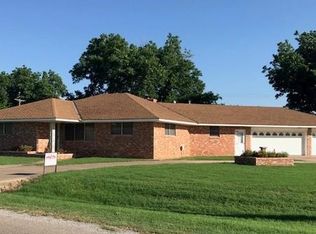 400 Van Kirk Ave, Mountain View, OK 73062