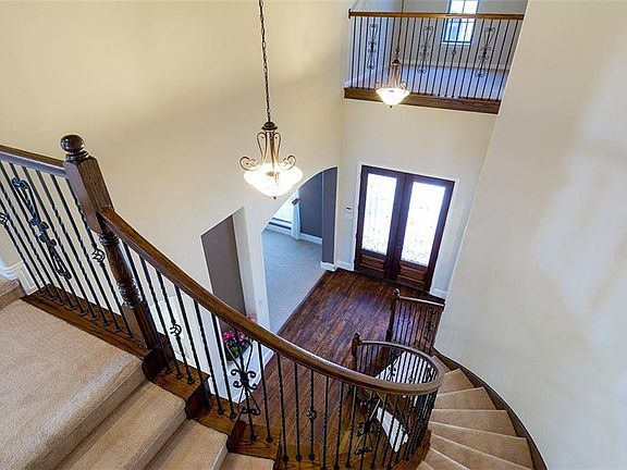 3rd image of 700 Orleans Dr