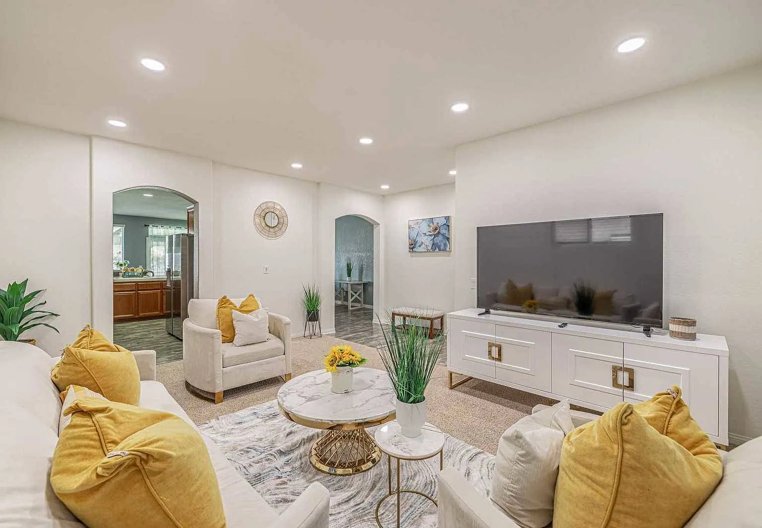 4 bed, 2078 sqft, $6,000 — Photo 1
