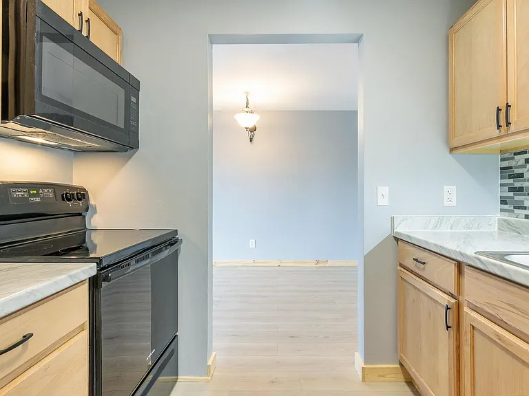 2703 Westview Ct — Photo 6
