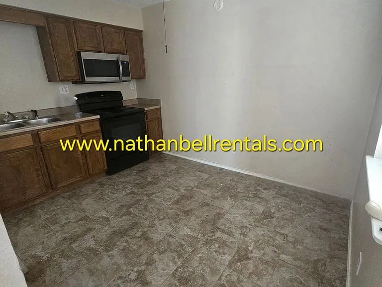 1665-1679 Ballard Dr — Photo 2