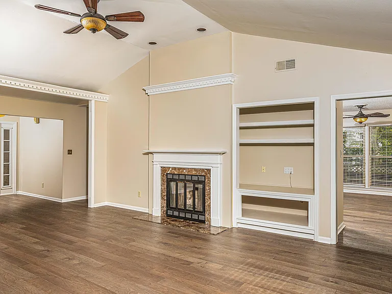 4661 Saron Dr — Photo 6