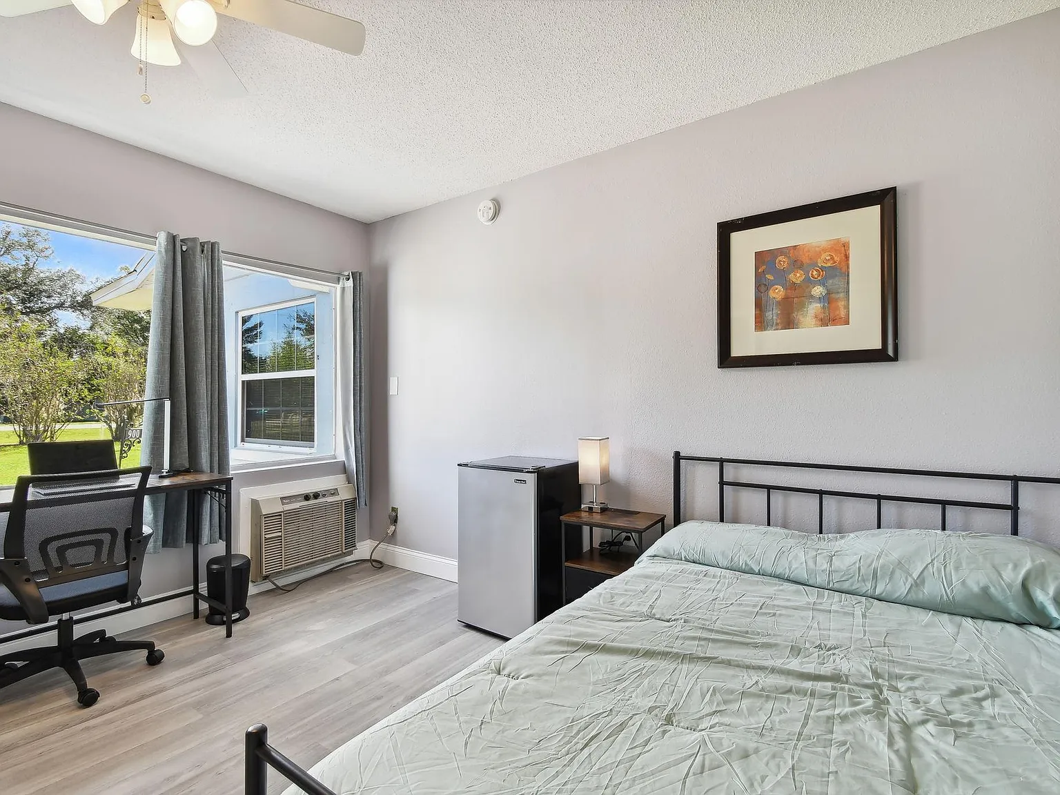 4 bed, 3.0 bath, 2123 sqft, $975 — Photo 2