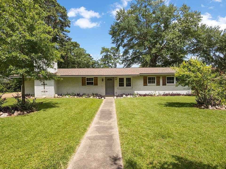 1st image of 300 N Pinewood Dr