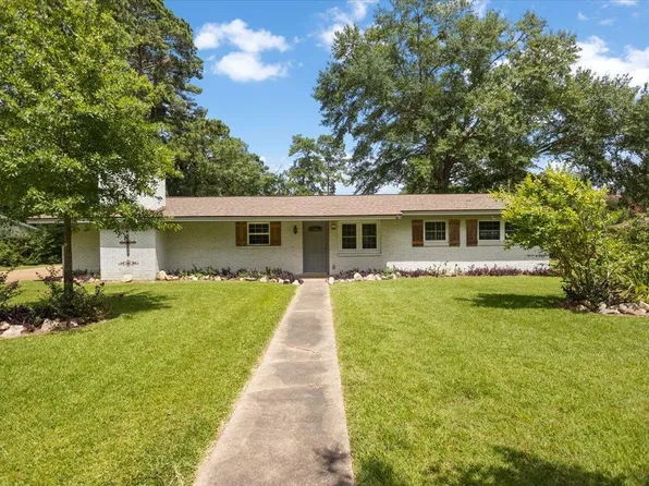 300 N Pinewood Dr, Carthage, TX 75633