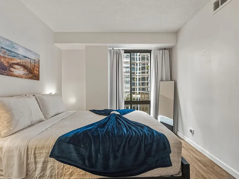 225 Queen St #8C — Photo 12