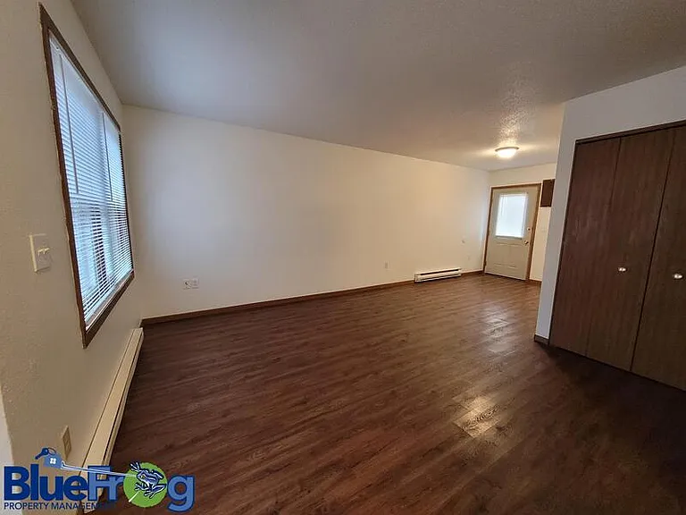 406 N Barkman St #6 — Photo 5