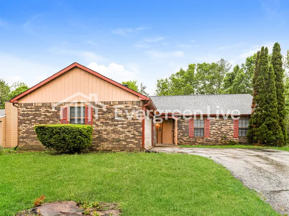 8105 Clayburn Dr, Indianapolis, IN 46268