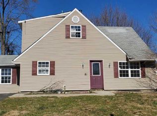 81 Ruby Ln, Levittown, PA 19055