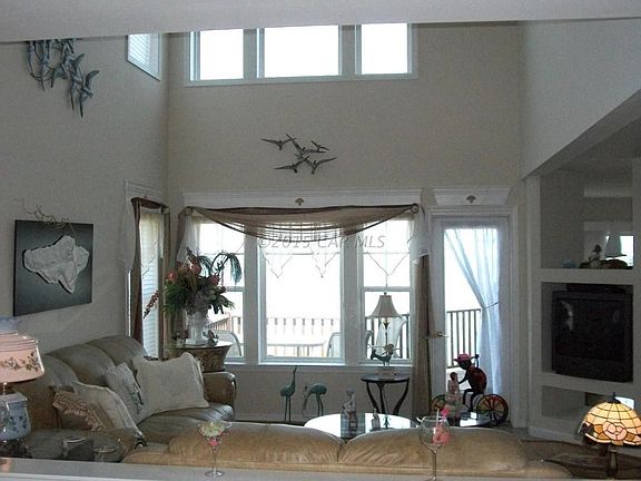 2 STORY GREAT ROOM