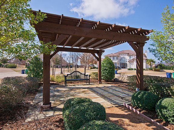 Arbor in Cul-de-sac