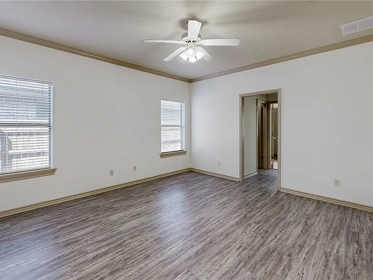 2212 Brougham Pl — Photo 10