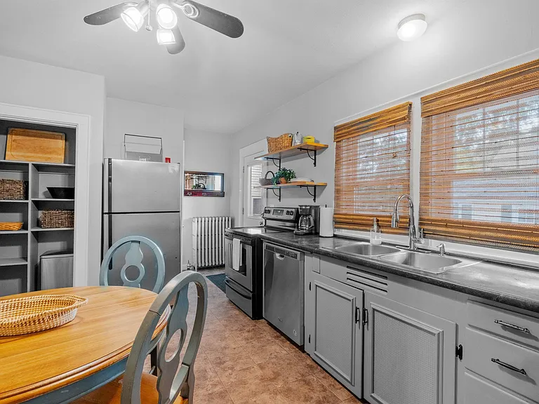 989 Union St — Photo 13