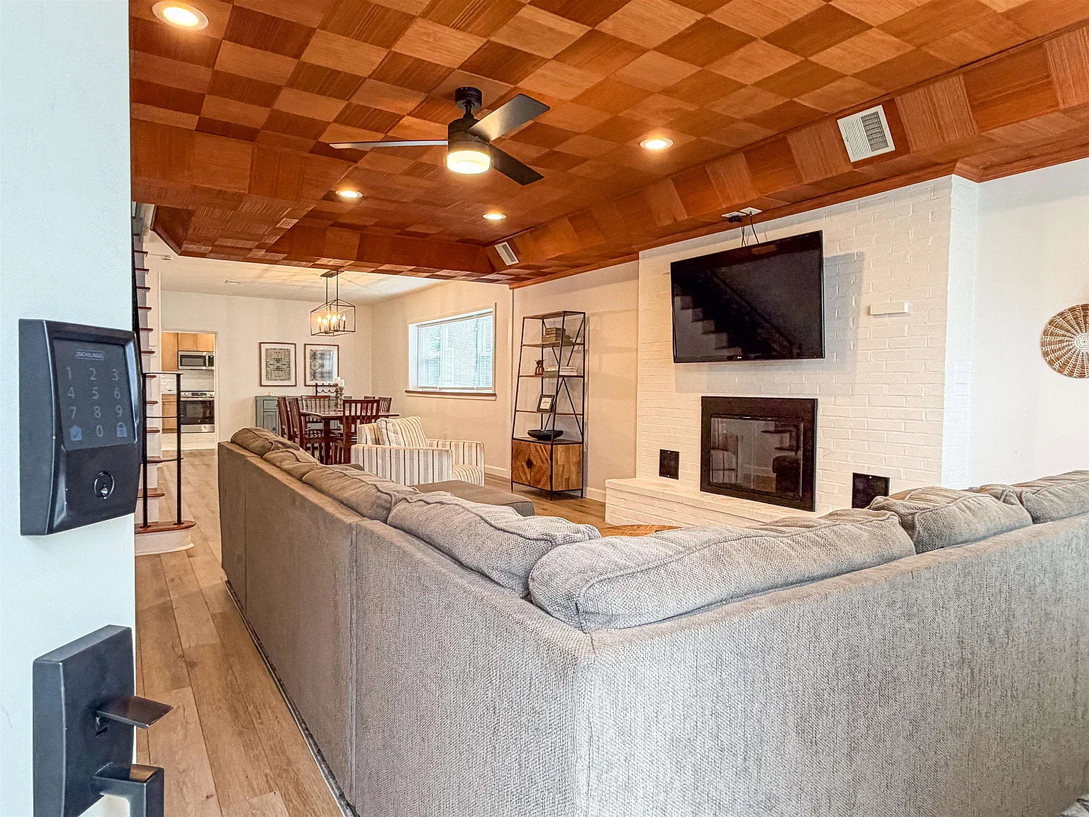 4 bed, 2.5 bath, 1972 sqft, $2,900 — Photo 4
