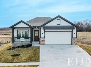 19616 W 199th St, Spring Hill, KS 66083