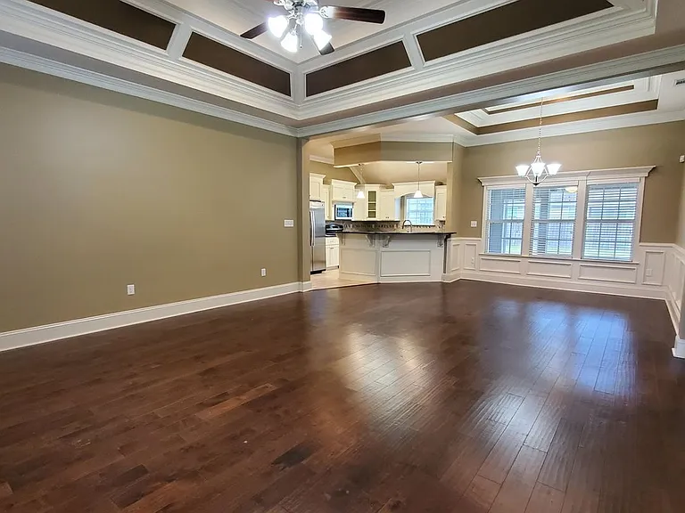 518 Barnside Ln — Photo 2