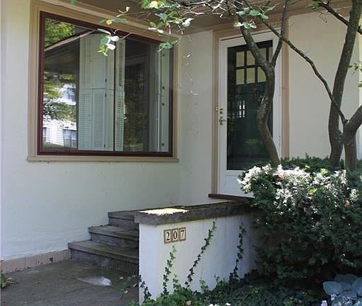 5th image of 207 Strathmore Dr