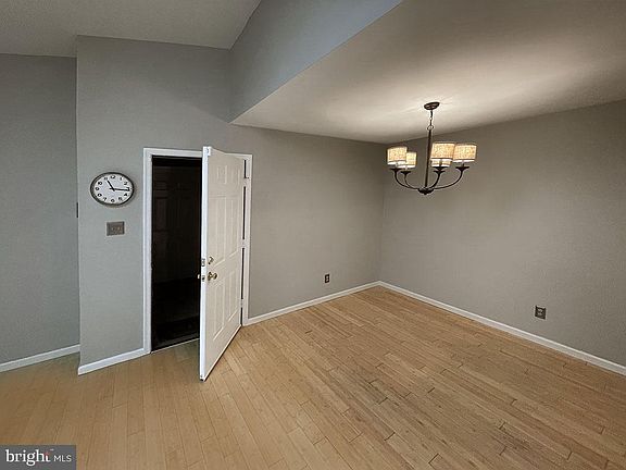 4th image of 37 Le Forge Ct #37
