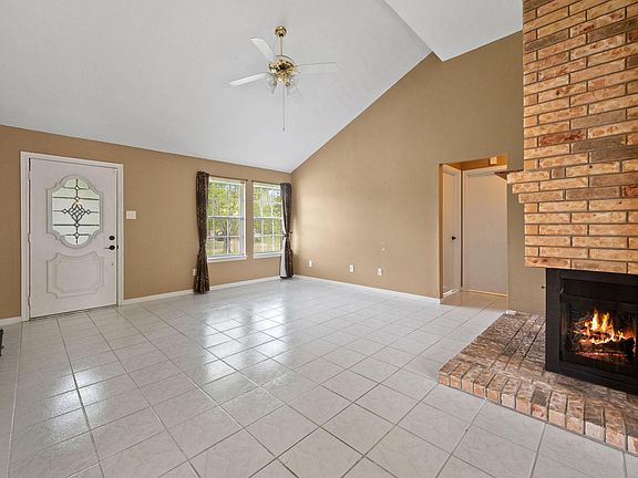 4th image of 2618 Old Oak Ln
