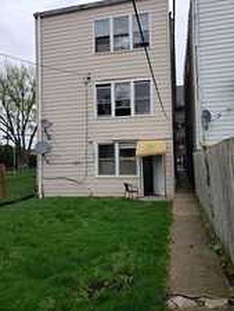 Building located on front 40% of lot for addition purposes