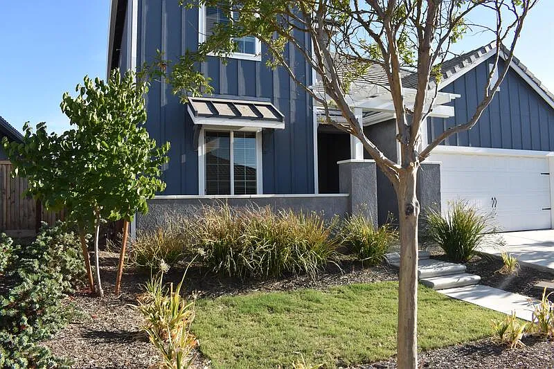 4 bed, 3.0 bath, 2303 sqft, $2,900 — Photo 3