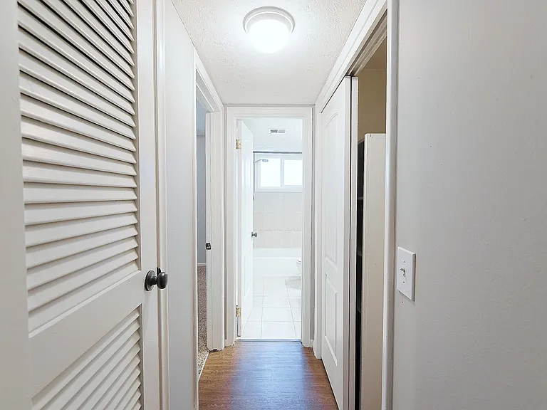 Marshall Apartments — Photo 17