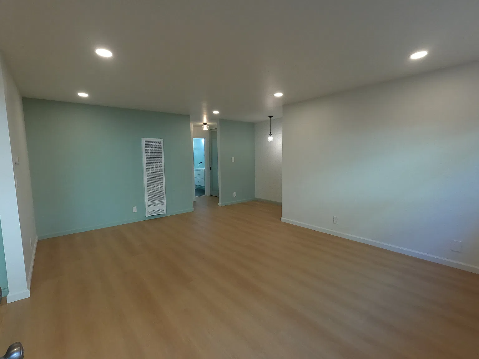 1 bed, 894 sqft, $2,700 — Photo 4