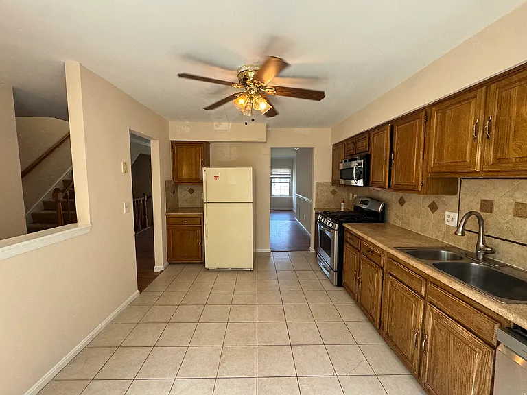 12302 Sleepy Lake Ct — Photo 11