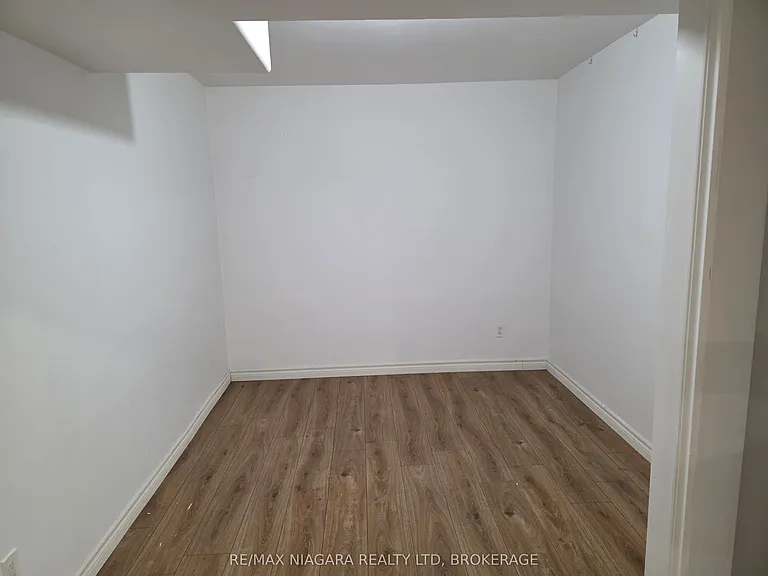 8383 Heikoop Cres #LOWER LEVEL — Photo 10