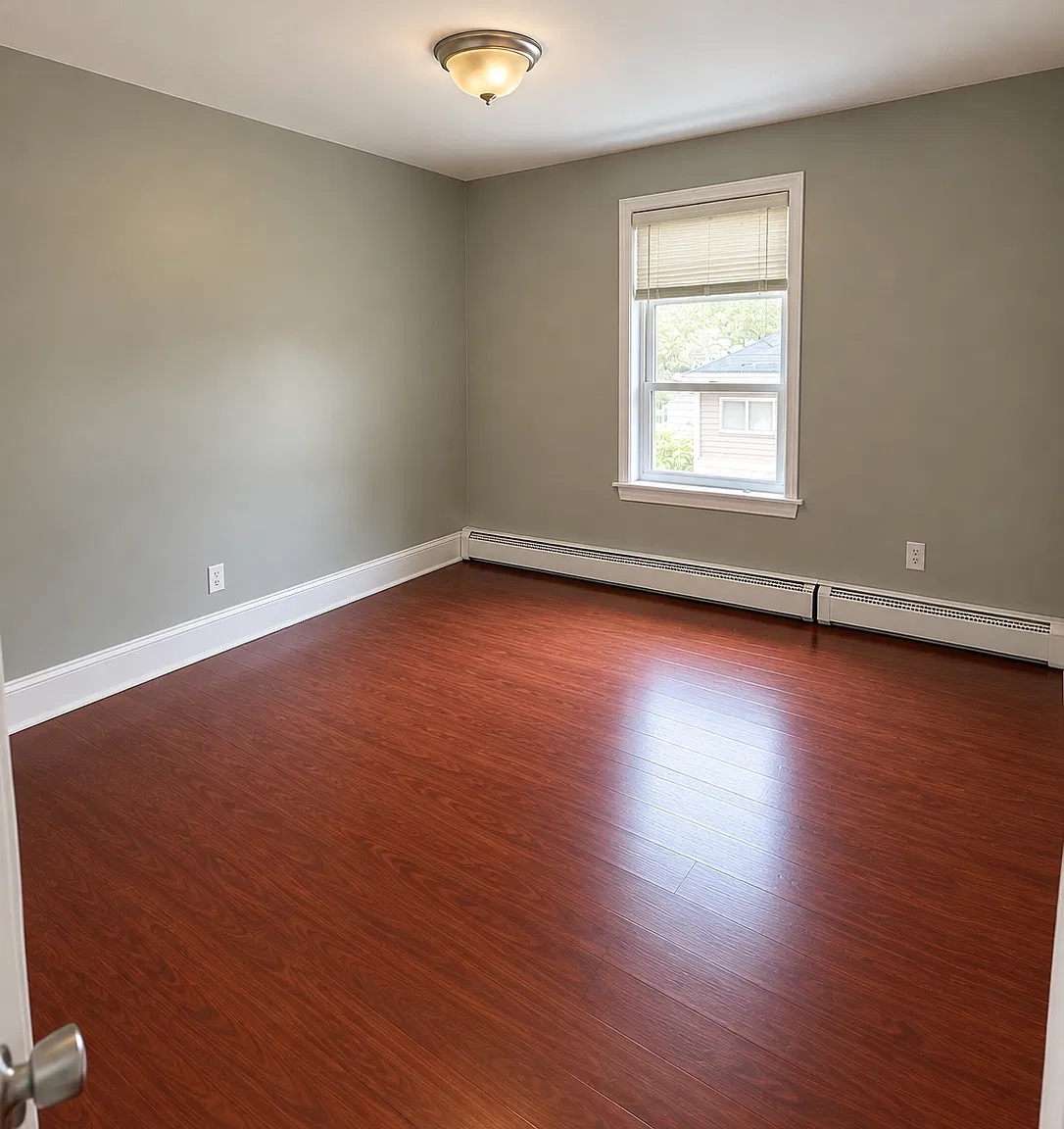 3 bed, 1.0 bath, 1176 sqft, $1,900 — Photo 3