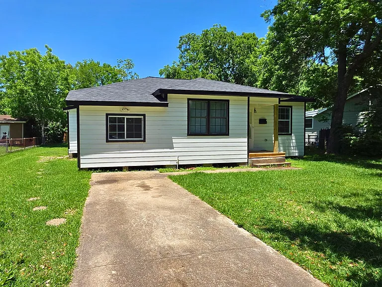502 Azalea Dr — Photo 2